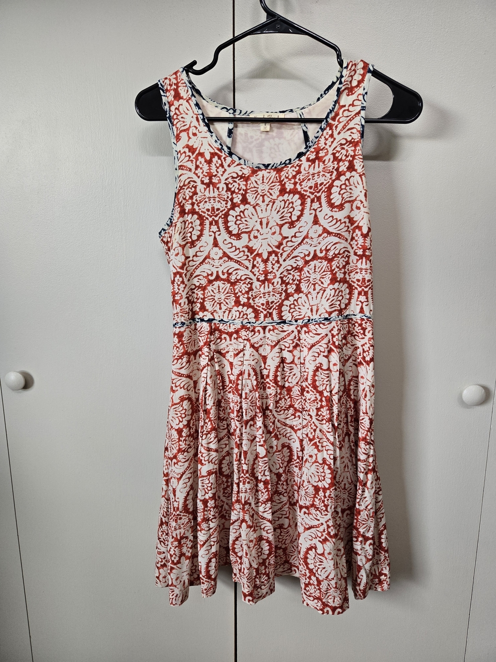 Sleeveless Red and White Patterned Dress
